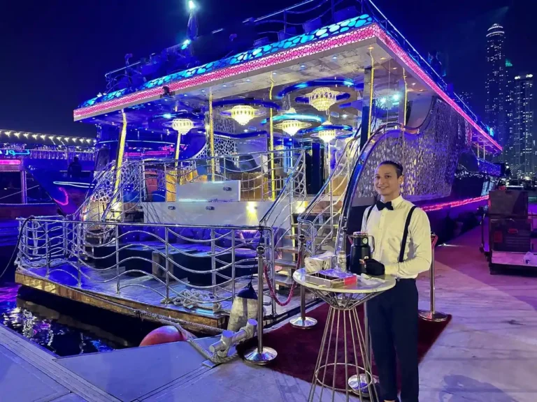 Premium Luxury Cruise With Dinner & Live Cooking Station