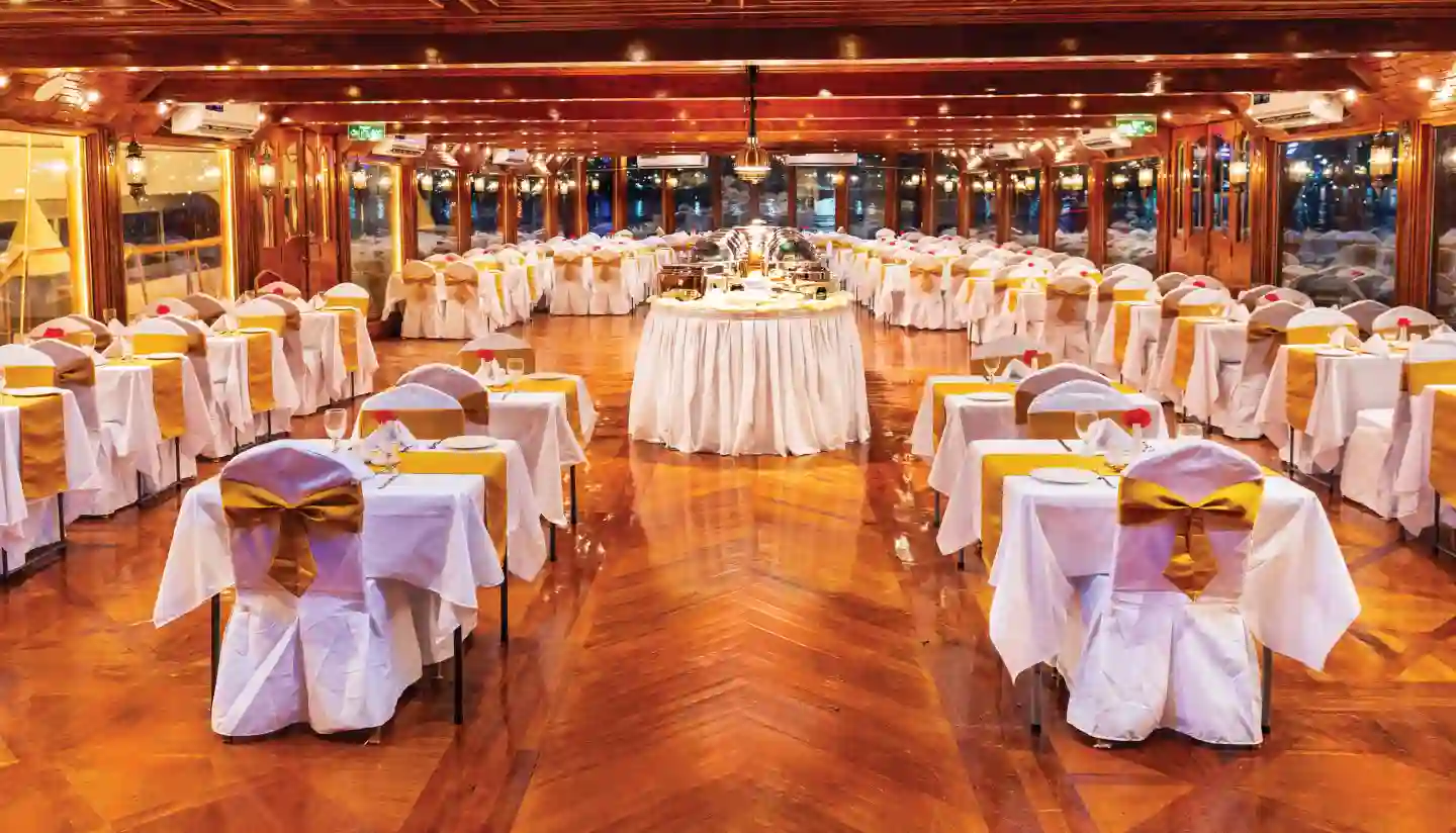 Ambiance of the Cruise