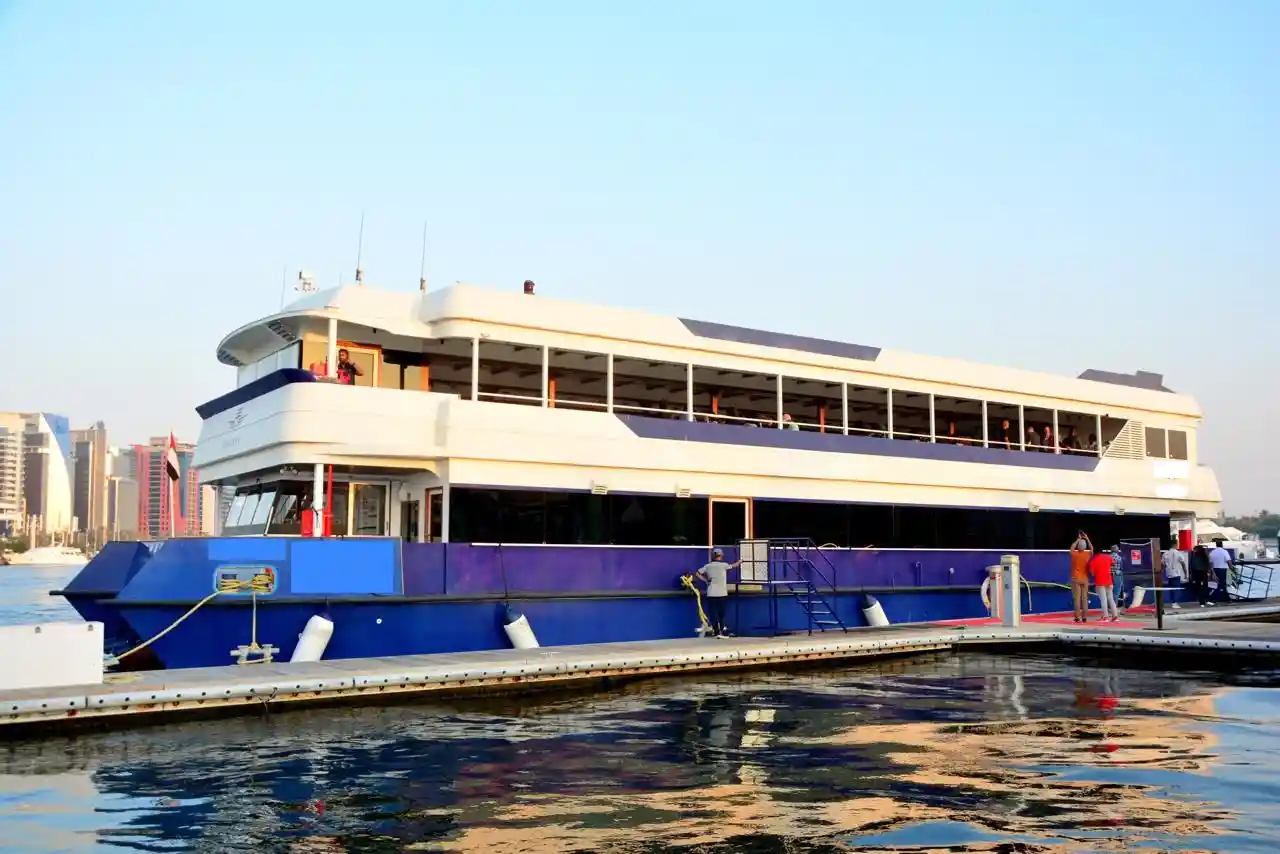 Ambiance of the Cruise