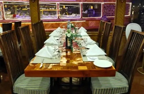 Alishba Dhow Cruse table setup