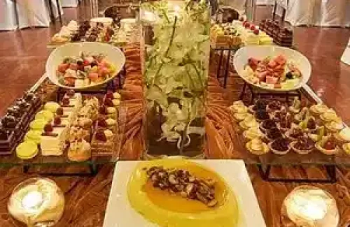 Alishba Dhow Crusefood setup